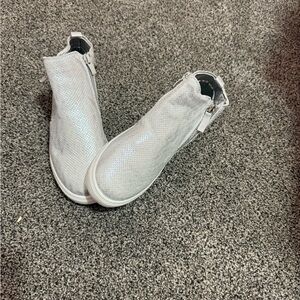 Children's Silver Textured Boots